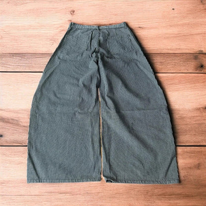 Vintage style wide leg baggy pinstripe trousers in black/white.