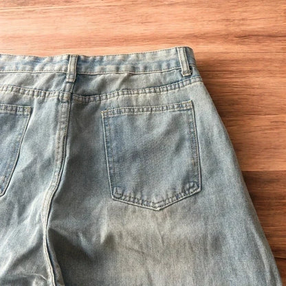 Vintage style baggy wide leg skater fit jeans in light blue.