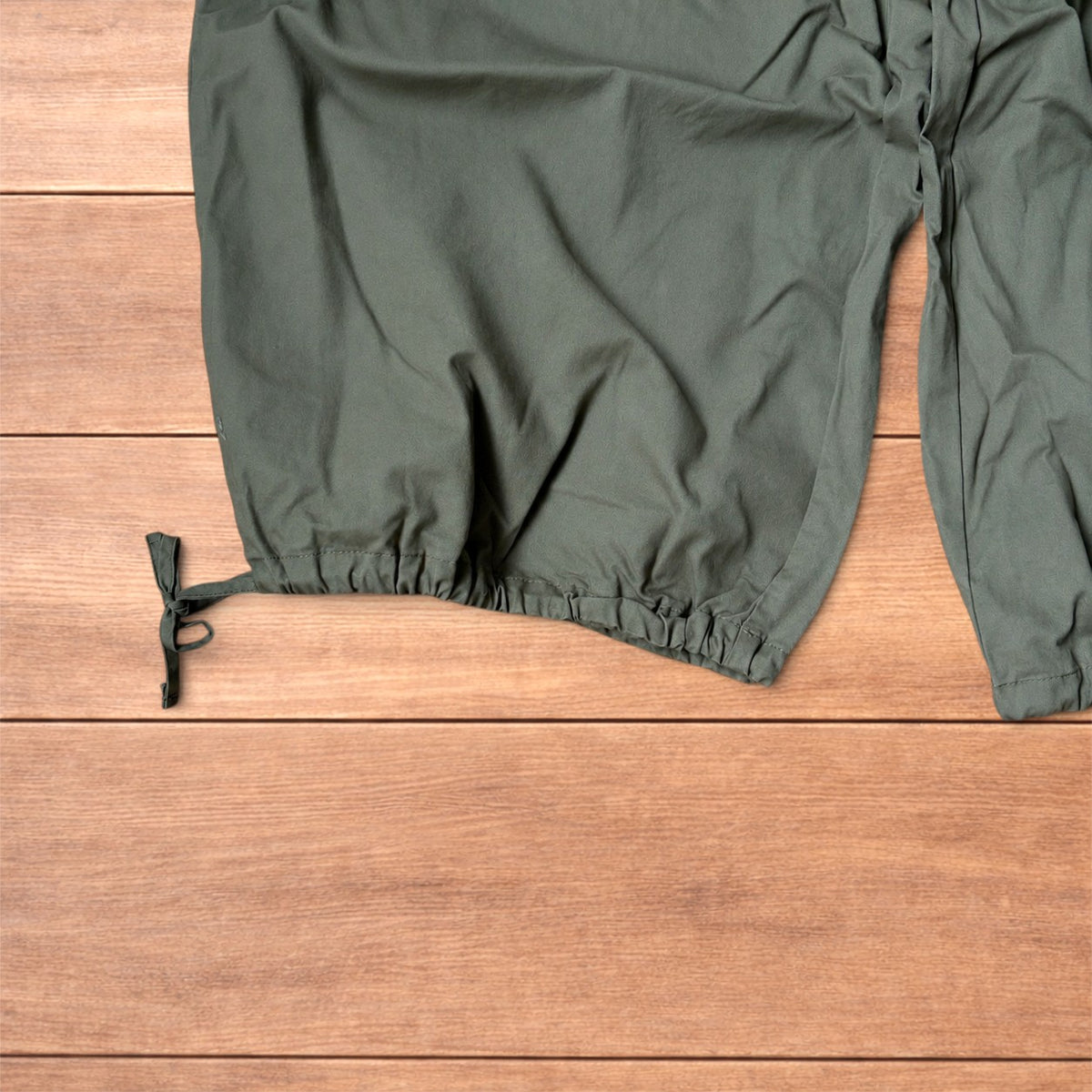 Baggy wide leg flight pants in khaki green.
