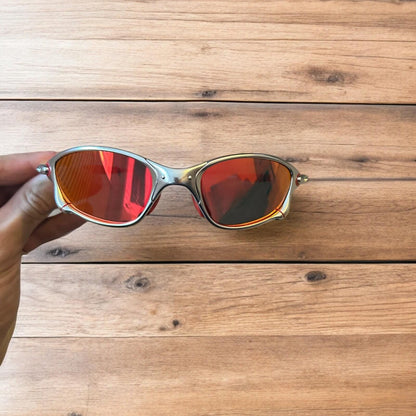 Insane metal frame polarised sunglasses in silver frame red lense. One size.