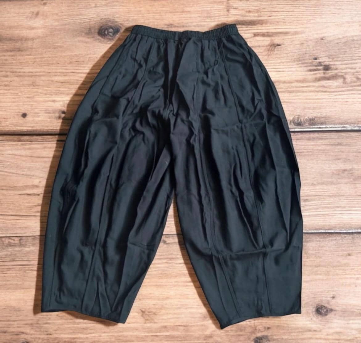 Insane super baggy wide leg skater trousers in black.
