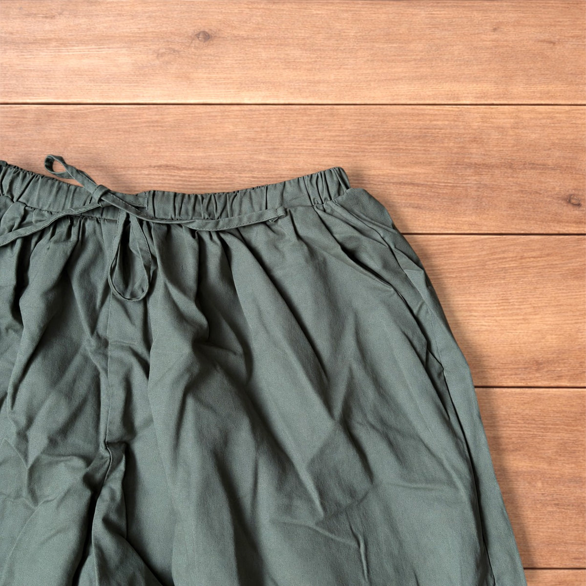 Baggy wide leg flight pants in khaki green.
