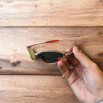 Insane metal frame polarised sunglasses in silver frame red lense. One size.