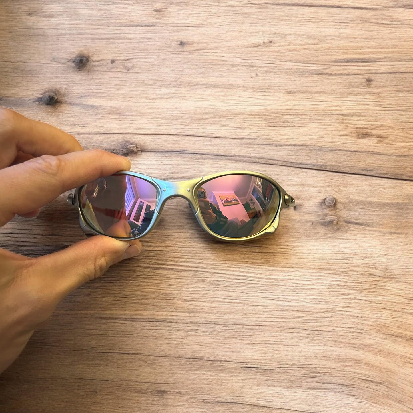 Insane metal frame sunglasses in silver with purple lense. One size.