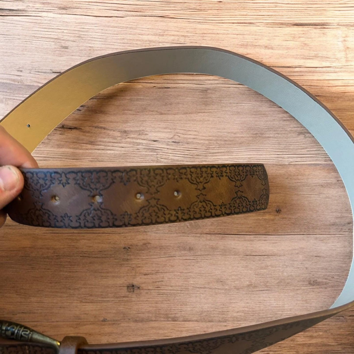 Vintage style faux leather western cowboy belt in brown with bronze trim. 105cm.