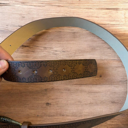 Vintage style faux leather western cowboy belt in brown with bronze trim. 105cm.