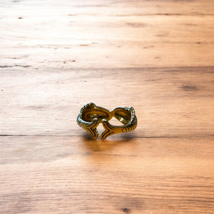 Lovely vintage style retro fish ring in silver.