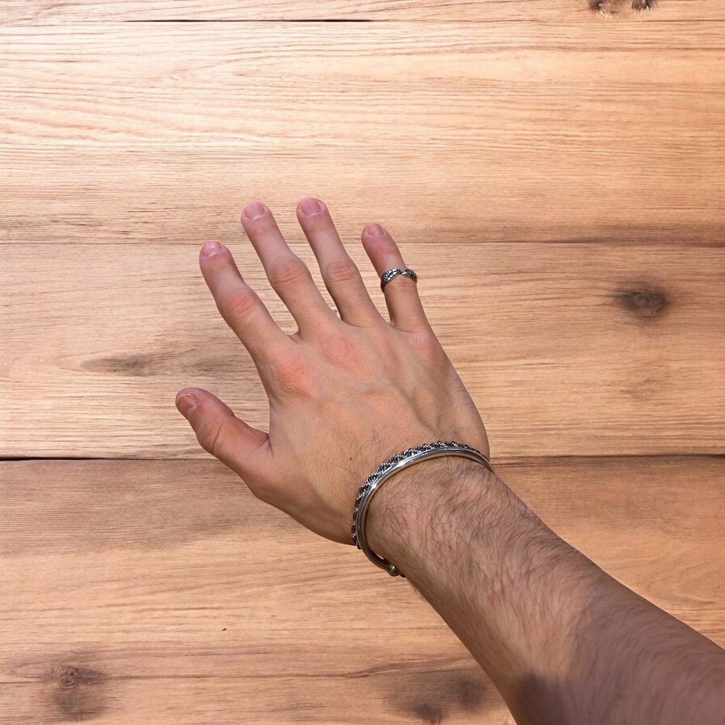 Lovely vintage style retro fish ring in silver.