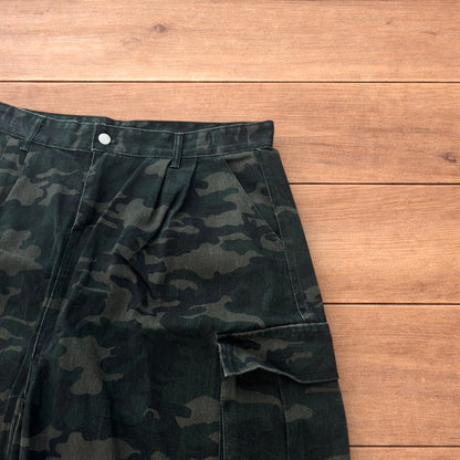 Super baggy wide leg cargo carpenter shorts jorts in army camo.