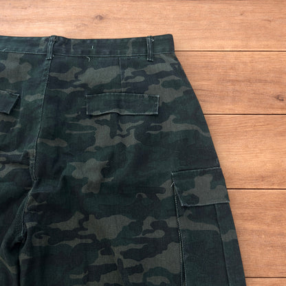 Super baggy wide leg cargo carpenter shorts jorts in army camo.