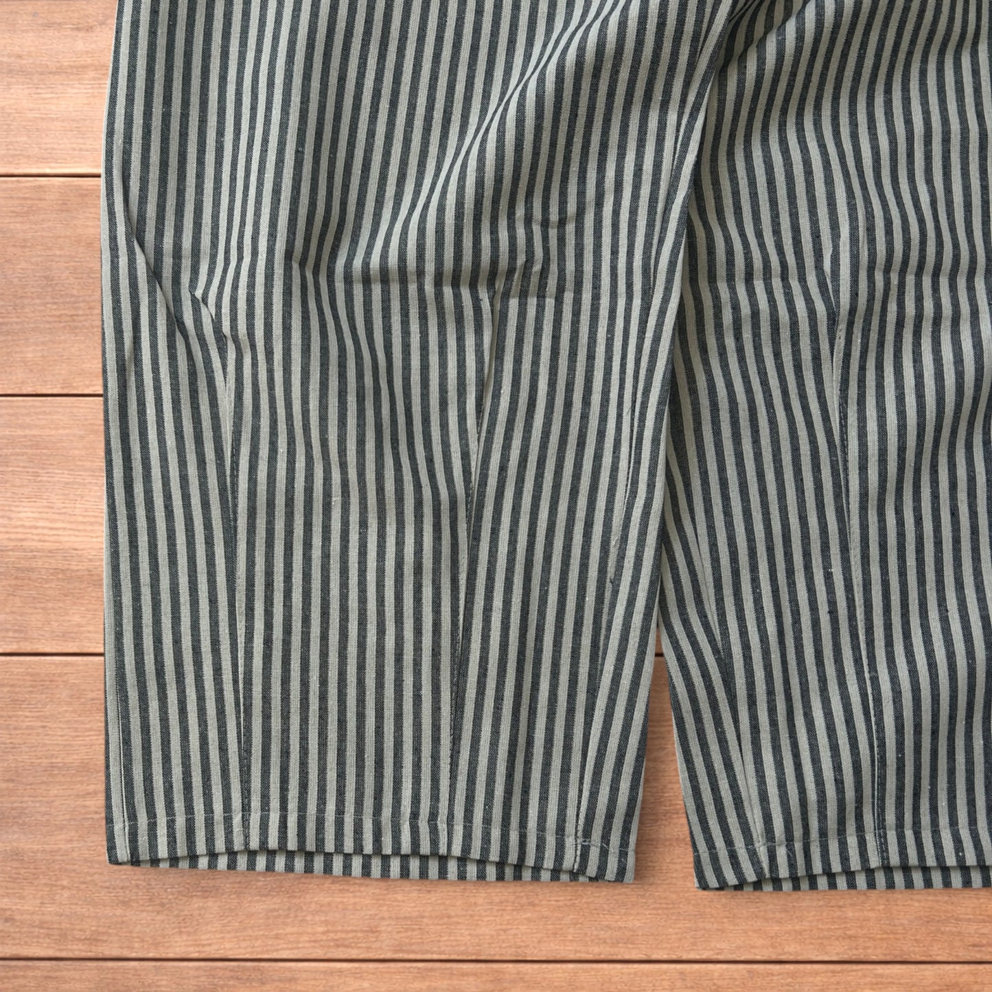 Vintage style baggy wide leg striped linen style trousers in beige/black.