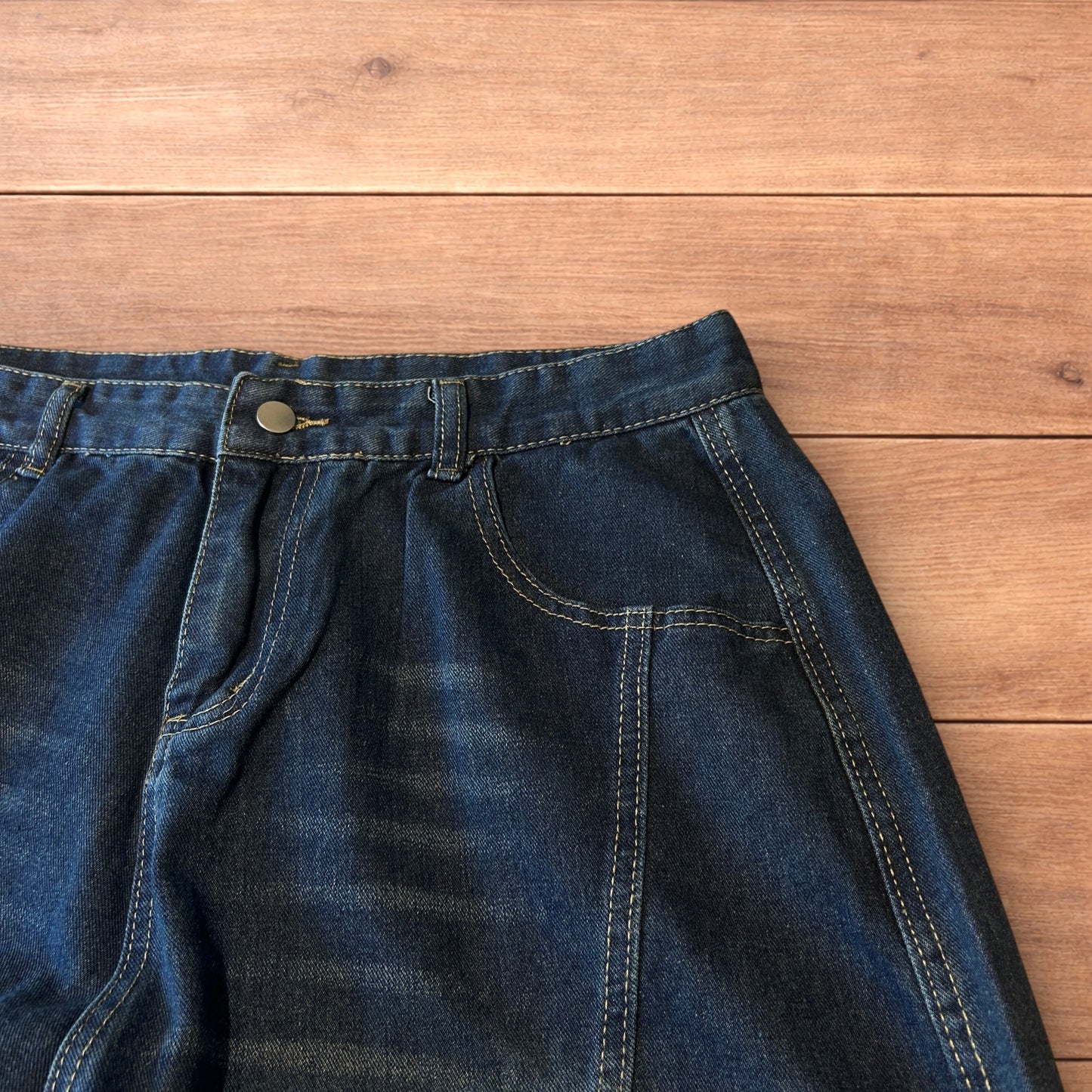 Incredible vintage style baggy wide leg skater fit jeans with fade in dark blue.