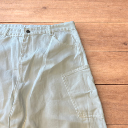 Incredible vintage style baggy wide leg skater fit jeans in white.