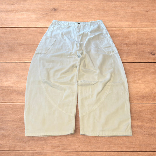 Incredible vintage style baggy wide leg skater fit jeans in white.