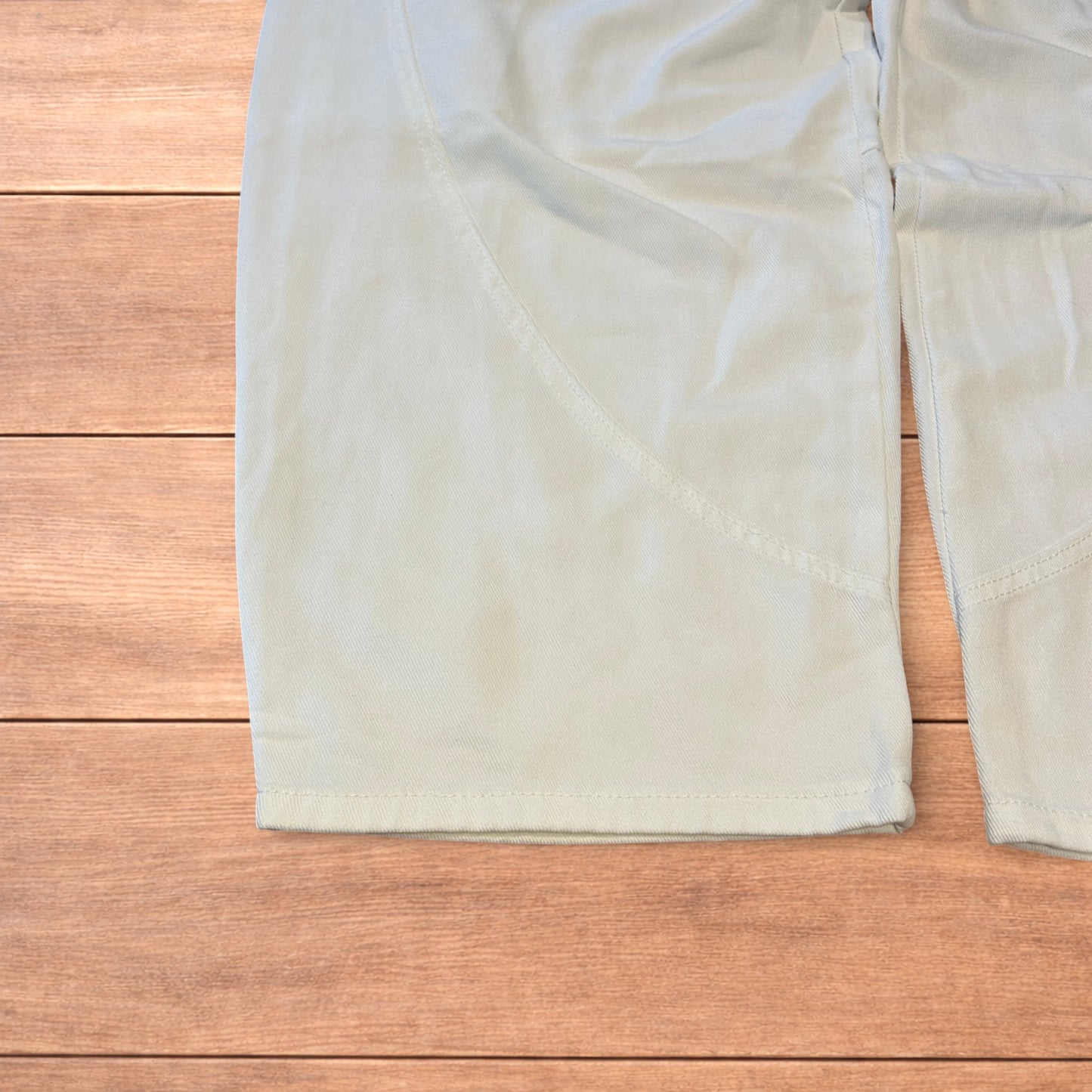 Incredible vintage style baggy wide leg skater fit jeans in white.
