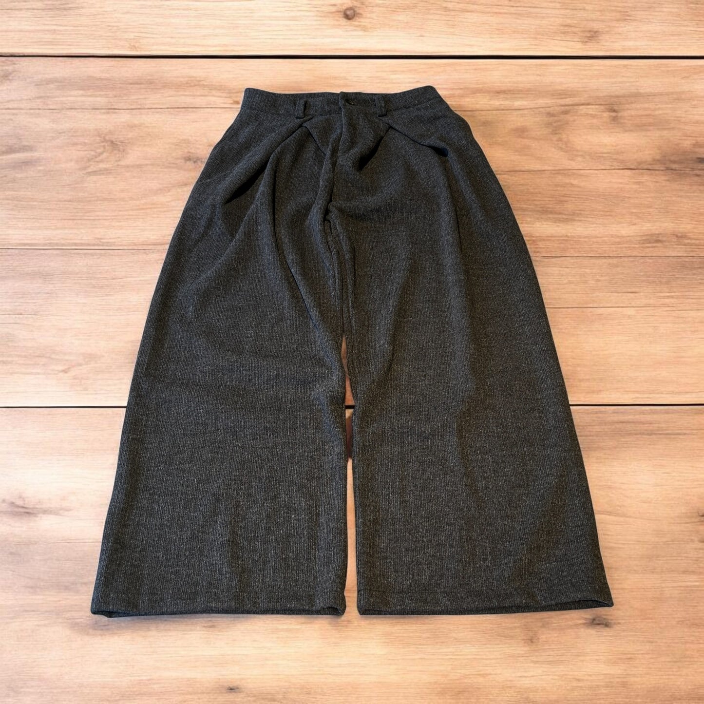 Vintage style baggy wide leg tailored wool pleated trousers in brown.