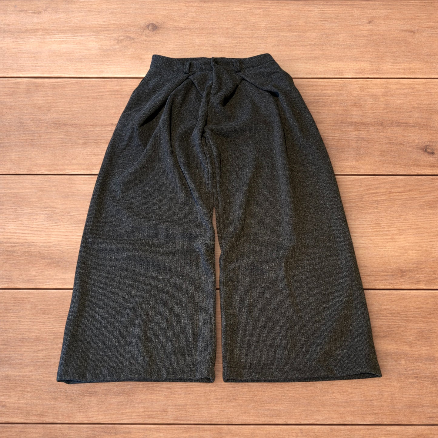 Vintage style baggy wide leg tailored wool pleated trousers in grey.