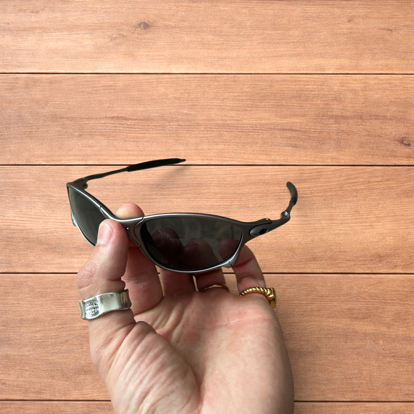 Insane metal frame sunglasses in grey with black lense.