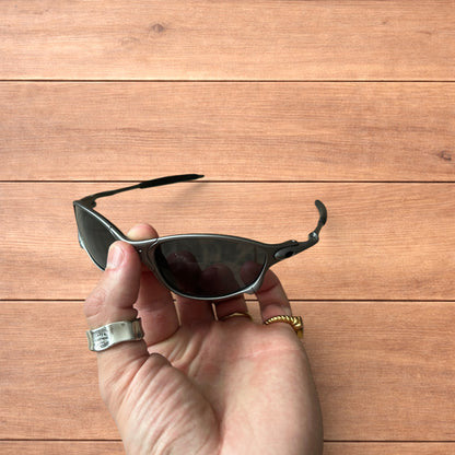 Insane metal frame sunglasses in grey with black lense.