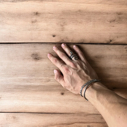 Lovely vintage style sterling silver snake ring in silver.