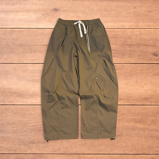Baggy gorpcore tech hiking pants in khaki green.