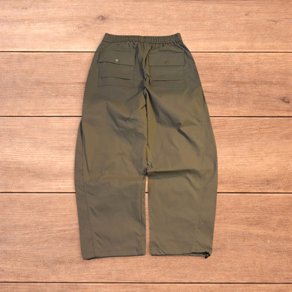 Baggy gorpcore tech hiking pants in khaki green.