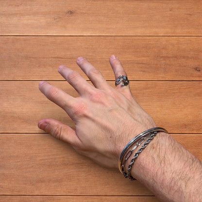 Lovely vintage style sterling silver monkey in silver.