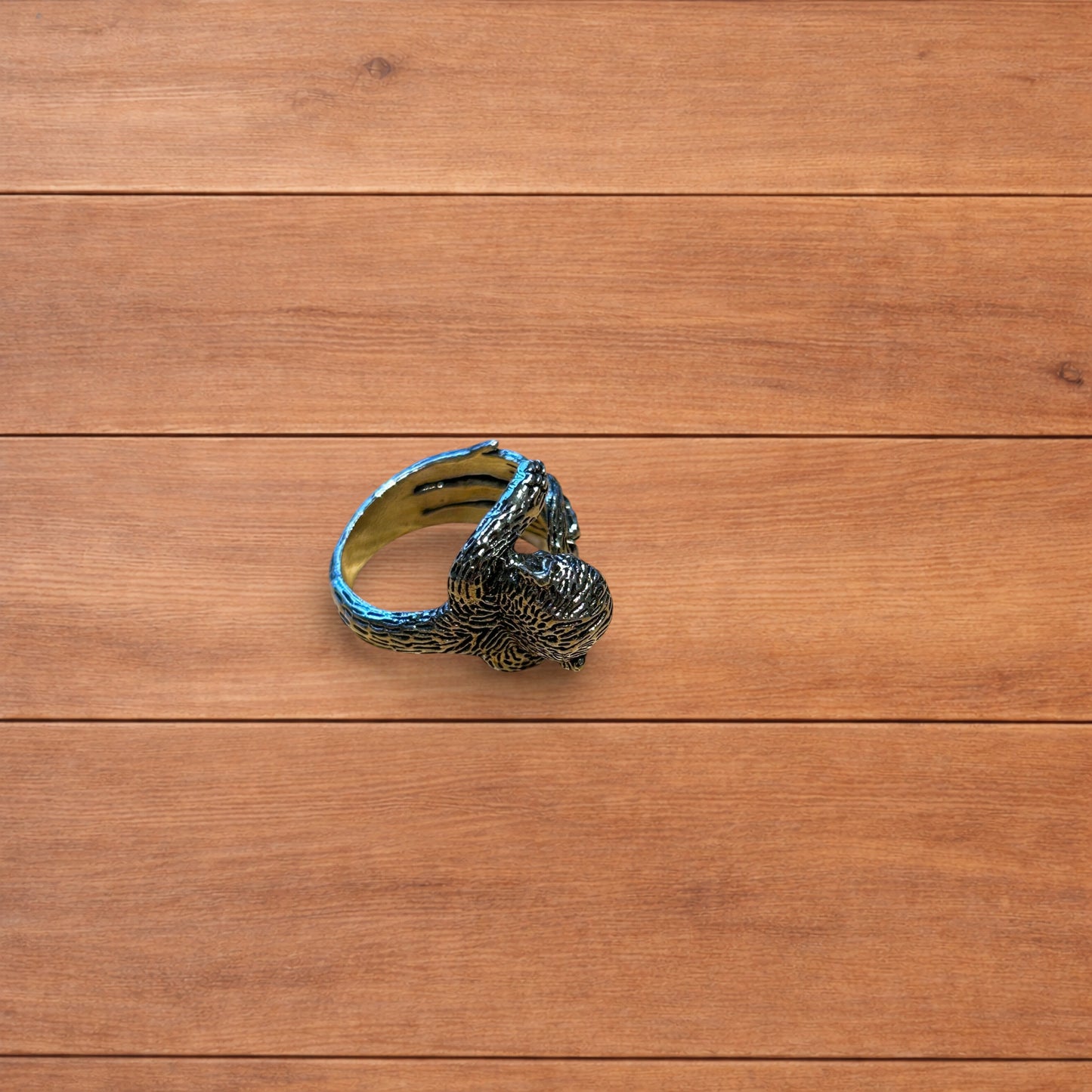 Lovely vintage style sterling silver monkey in silver.