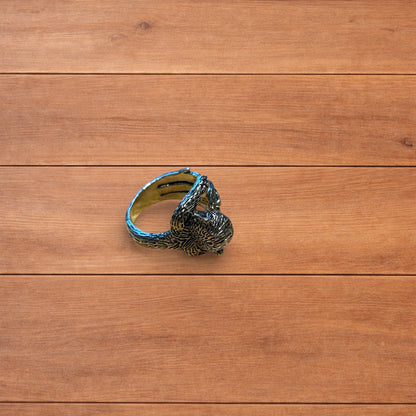 Lovely vintage style sterling silver monkey in silver.