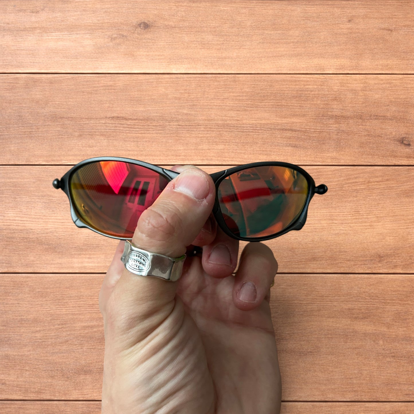 Insane metal frame sunglasses in black with red lense.