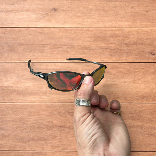 Insane metal frame sunglasses in black with red lense.
