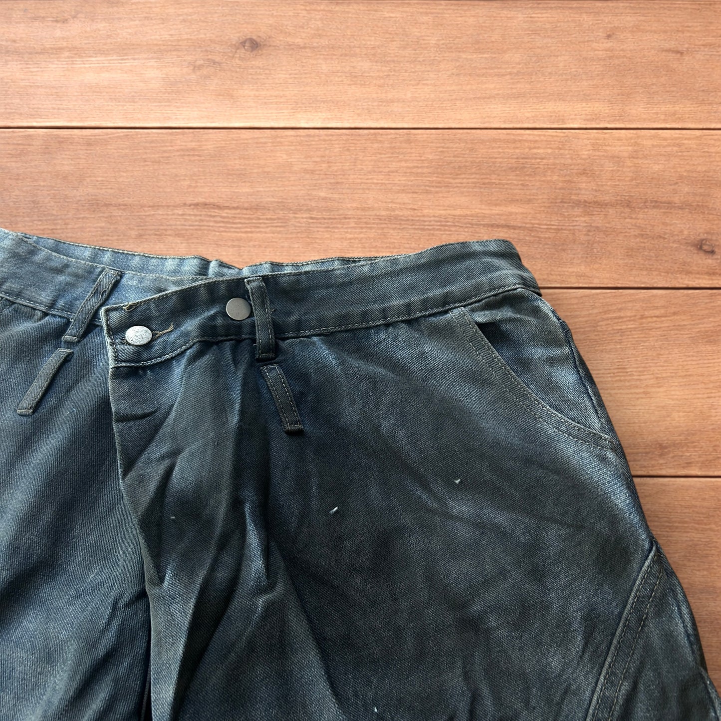 Super baggy vintage style wide leg skater fit jeans in faded washed dark blue/grey.