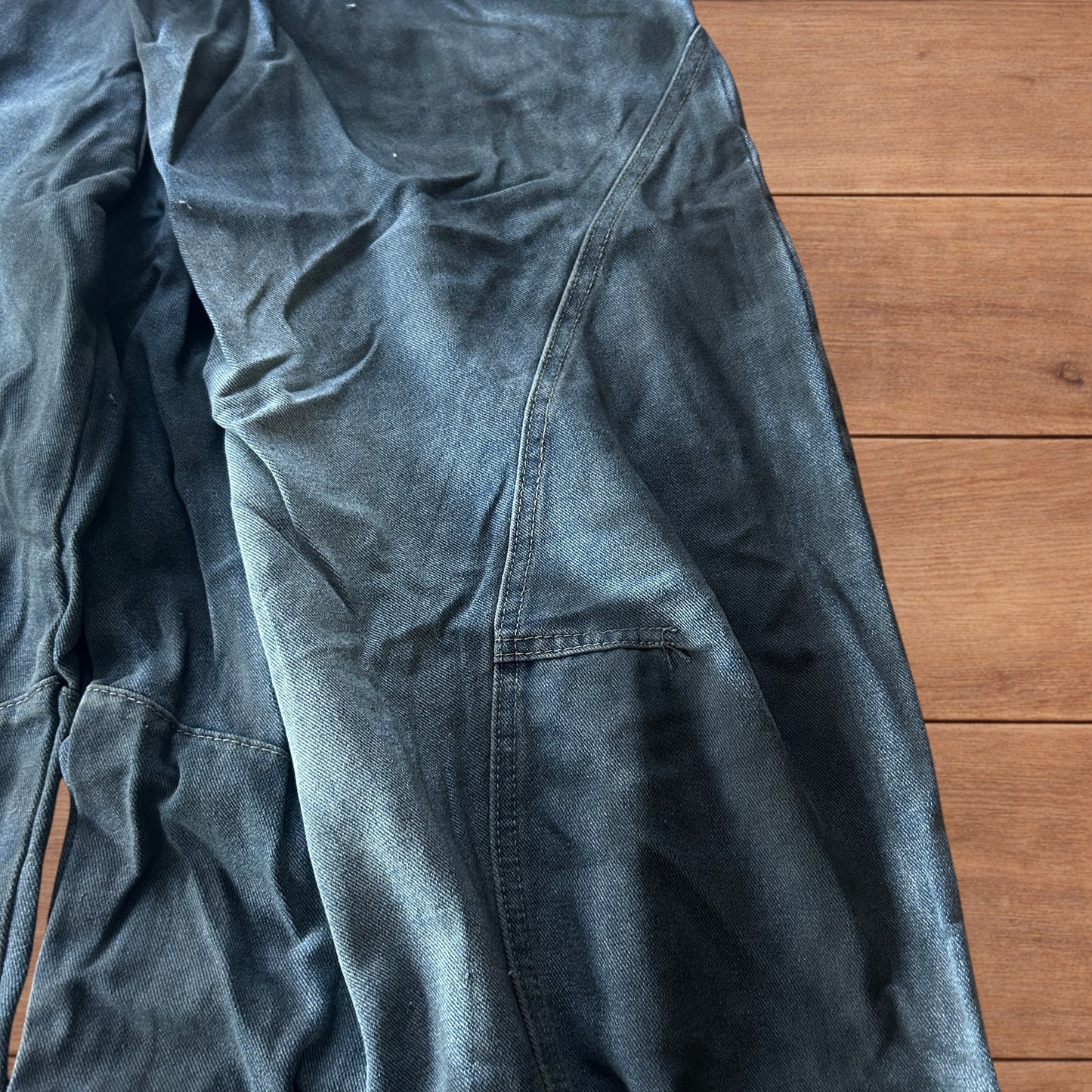Super baggy vintage style wide leg skater fit jeans in faded washed dark blue/grey.