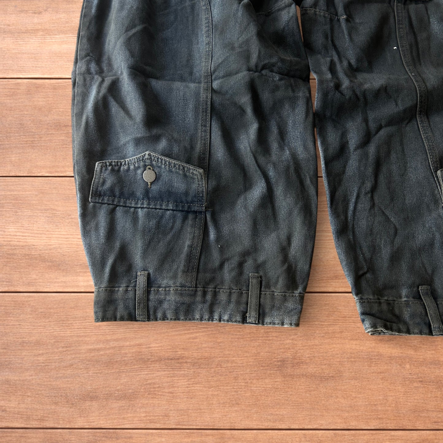 Super baggy vintage style wide leg skater fit jeans in faded washed dark blue/grey.