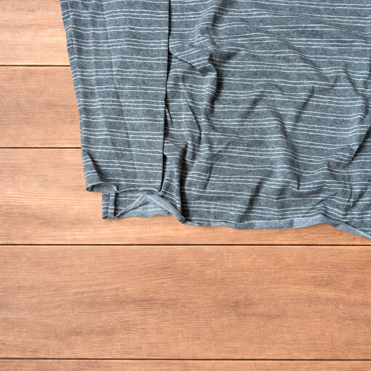 Relaxed fit striped long sleeve top t-shirt in grey.