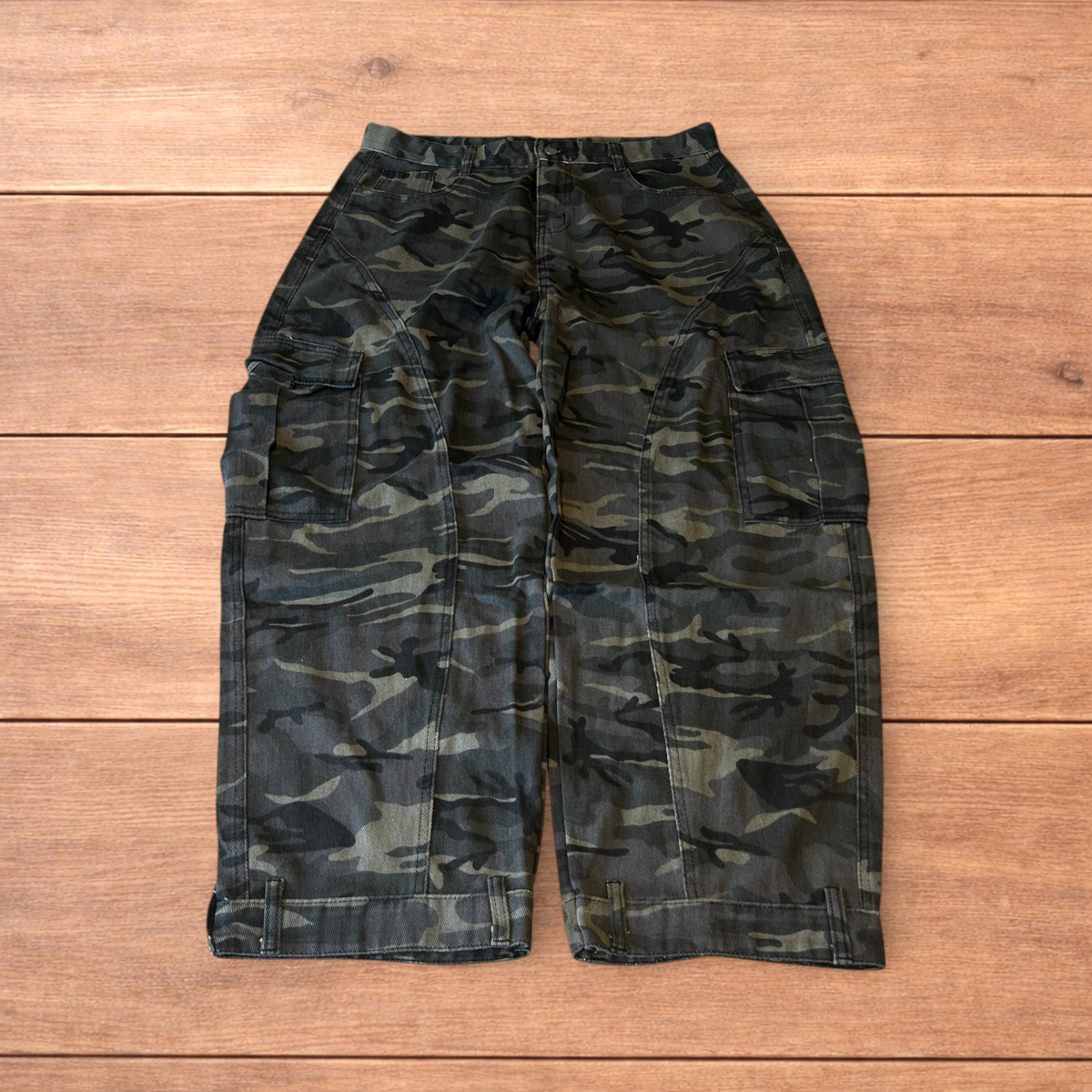 Baggy wide leg cargo carpenter trousers in army camo
