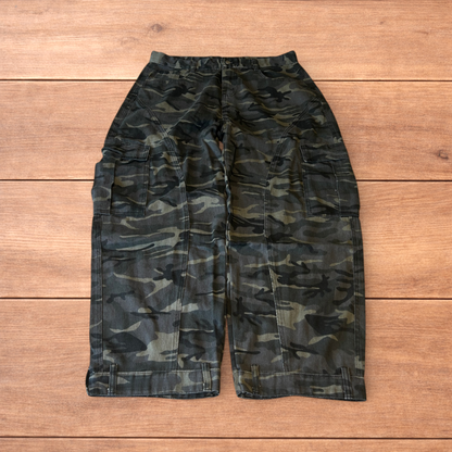 Super baggy wide leg cargo carpenter trousers in army camo.