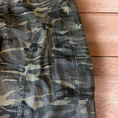 Super baggy wide leg cargo carpenter trousers in army camo.