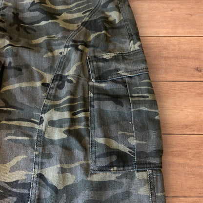 Super baggy wide leg cargo carpenter trousers in army camo.