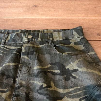 Super baggy wide leg cargo carpenter trousers in army camo.