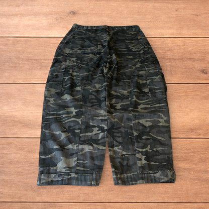 Super baggy wide leg cargo carpenter trousers in army camo.