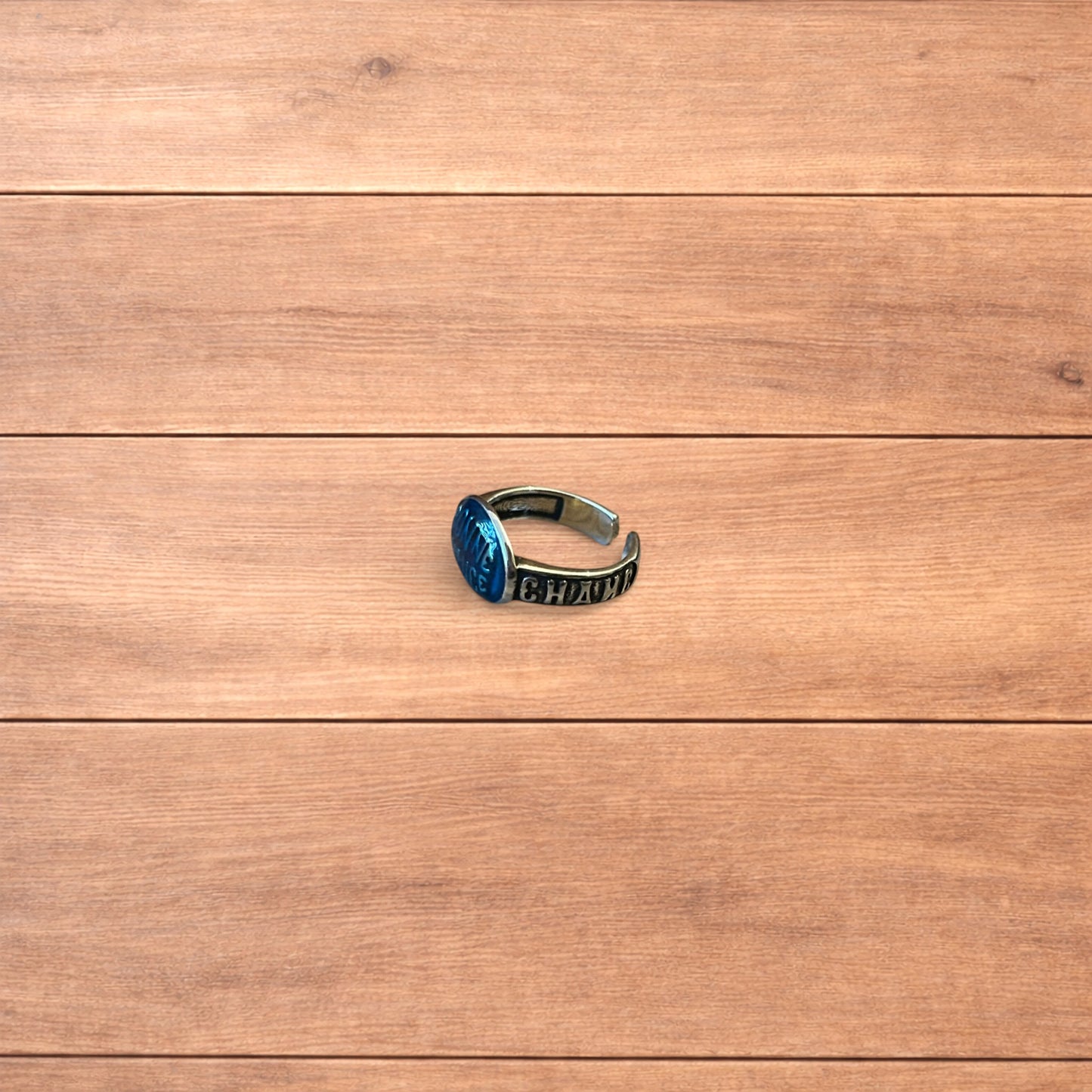 Vintage style stainless steel Bonne Chance ring in silver/ blue.