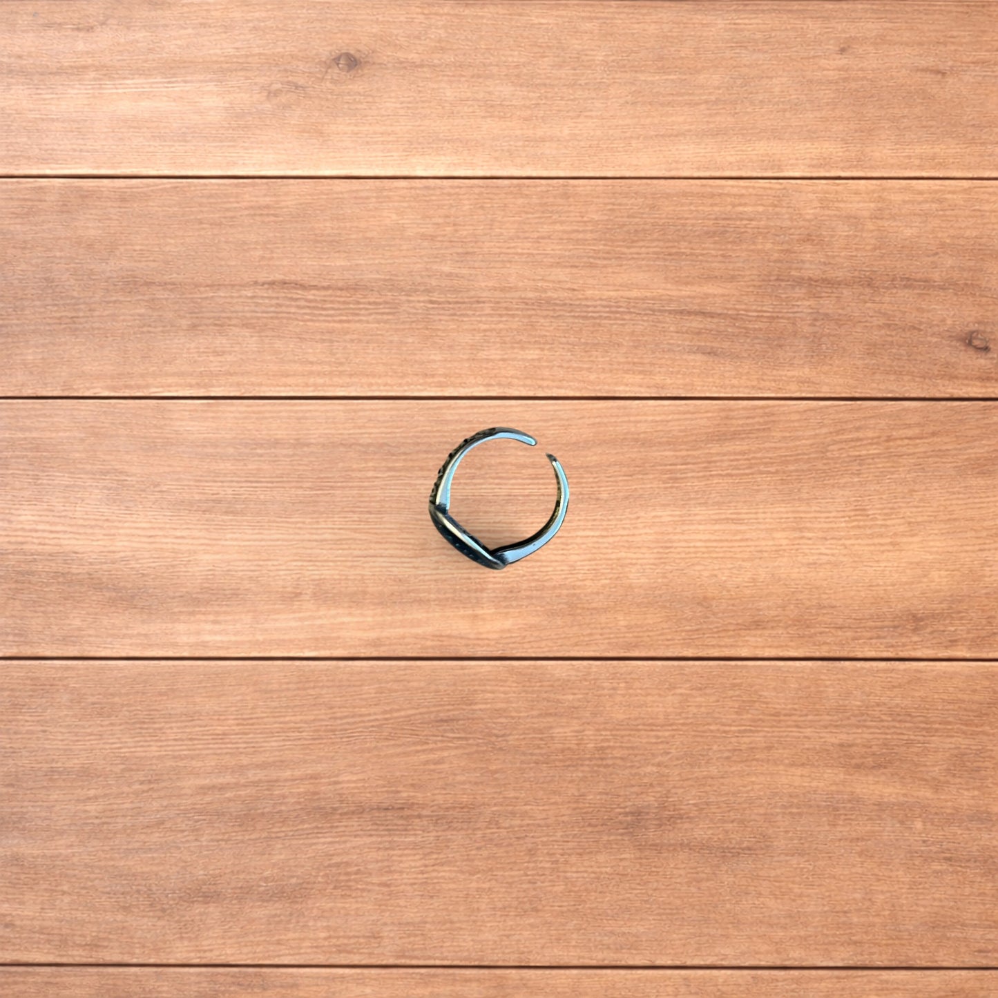 Vintage style stainless steel Bonne Chance ring in silver/ blue.