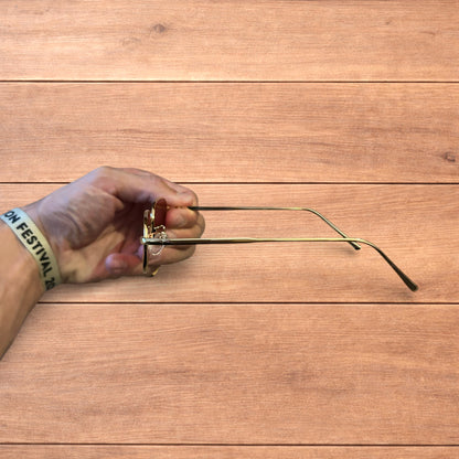 Lovely metal frame polarised sunglasses in gold with red lense.