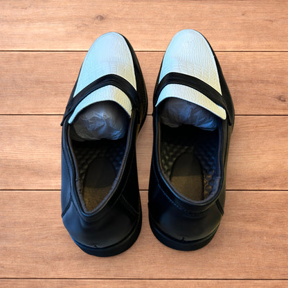 Lovely classic style loafers shoes in black and white design.