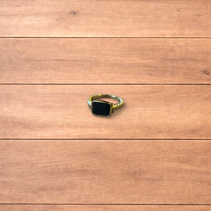 Lovely vintage style gold ring with black gemstone.