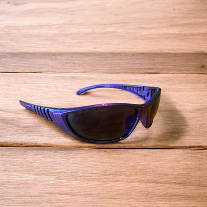 Cool wrap around sunglasses in purple frame with black lense. One size.
