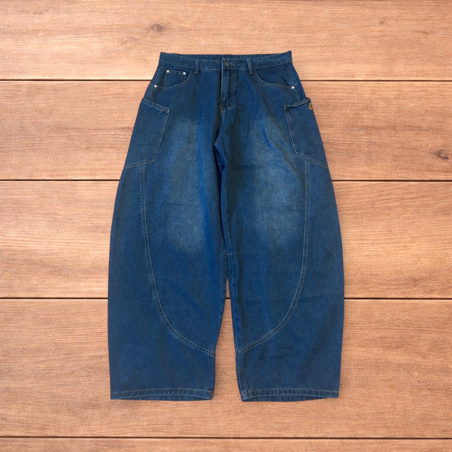 Incredible vintage style baggy wide leg skater fit jeans in mid blue.