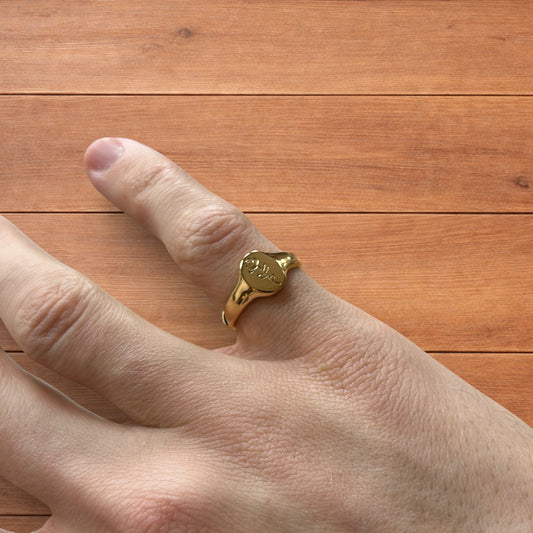 Lovely vintage style signet ring with rose detail in gold.
