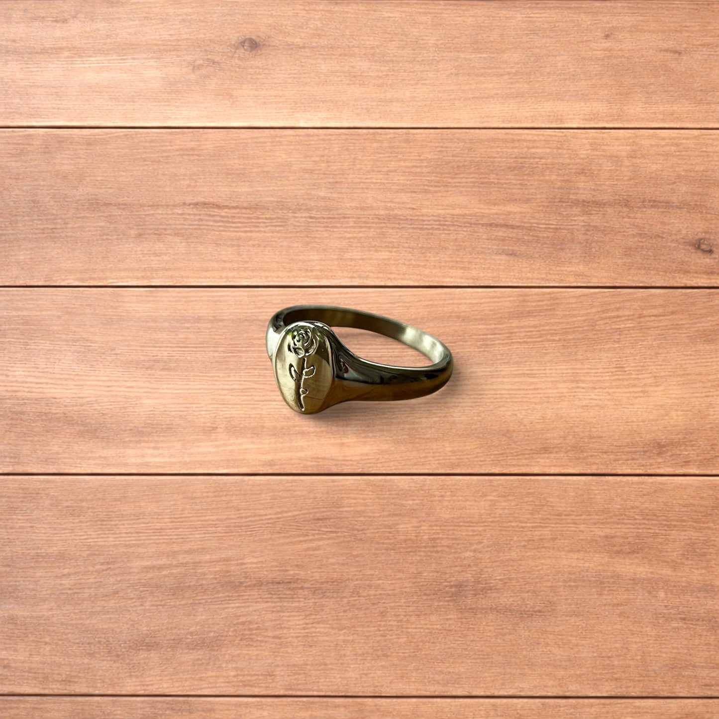 Lovely vintage style signet ring with rose detail in gold.